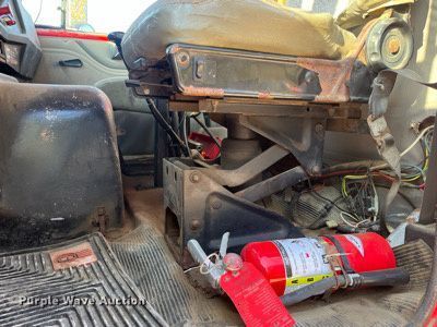 image for item DR7263 2000 International 8100  spreader truck