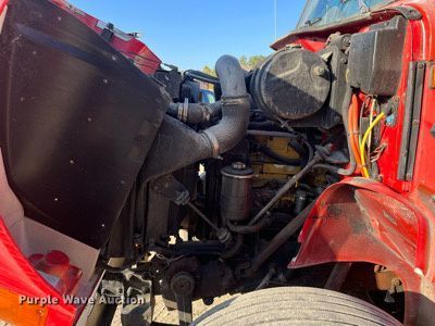 image for item DR7263 2000 International 8100  spreader truck