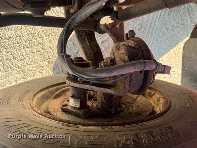 image for item DR7263 2000 International 8100  spreader truck