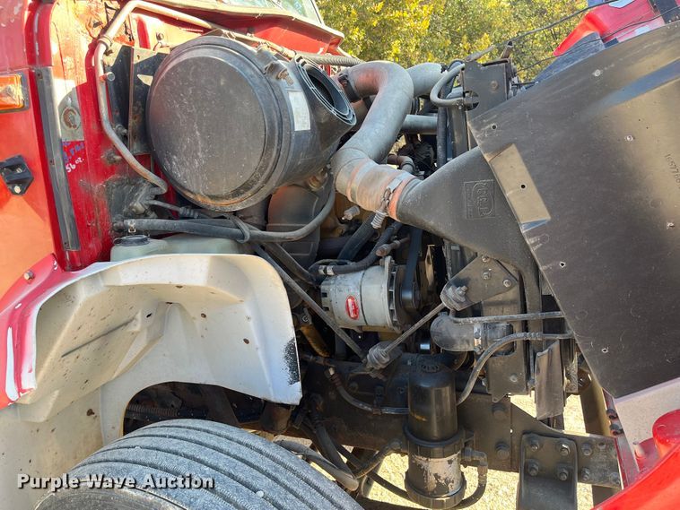 image for item DR7263 2000 International 8100  spreader truck