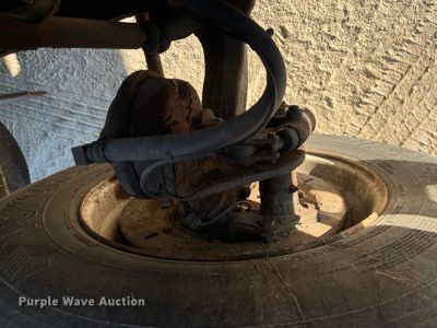 image for item DR7263 2000 International 8100  spreader truck