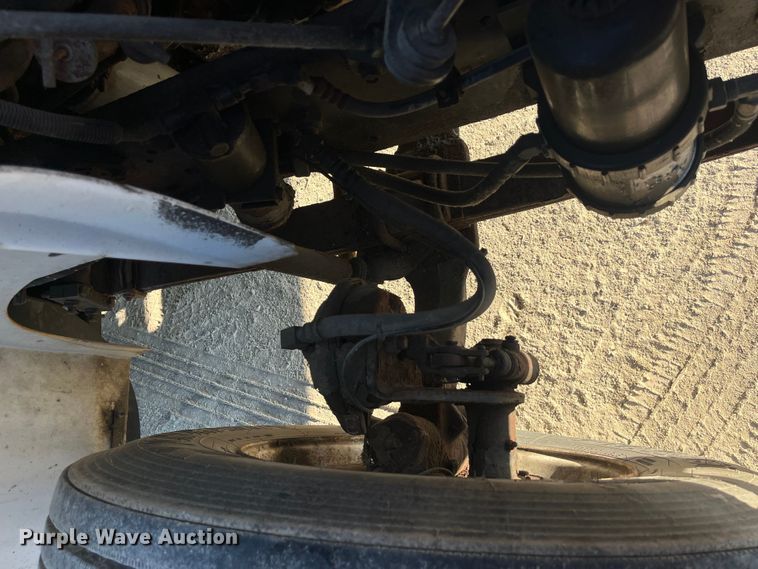 image for item DR7263 2000 International 8100  spreader truck