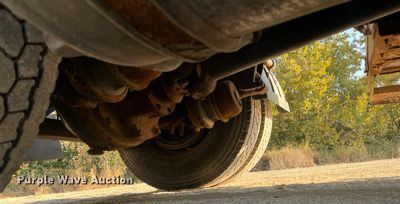 image for item DR7263 2000 International 8100  spreader truck