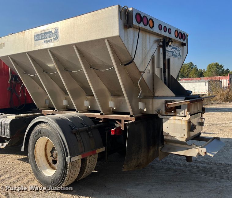 image for item DR7263 2000 International 8100  spreader truck