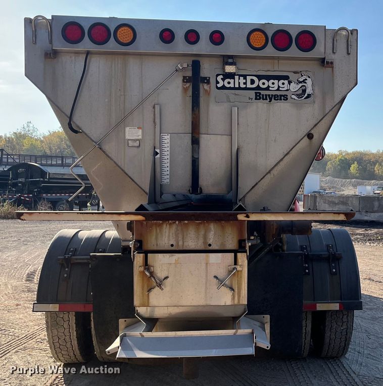 image for item DR7263 2000 International 8100  spreader truck