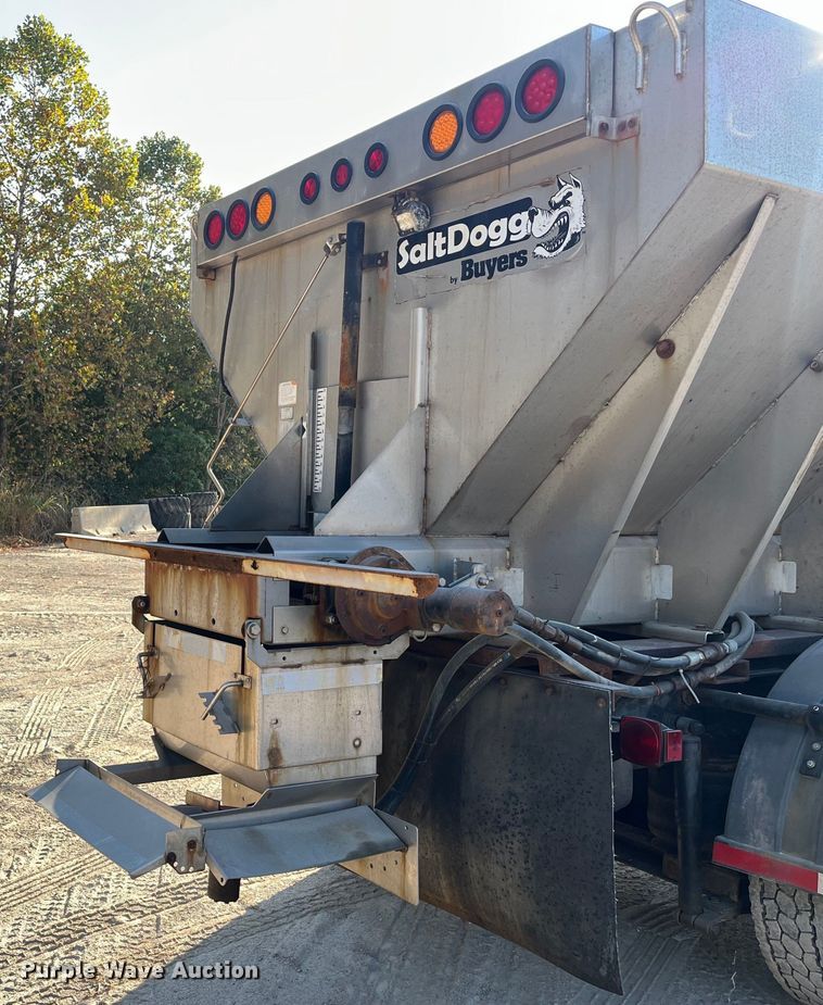 image for item DR7263 2000 International 8100  spreader truck