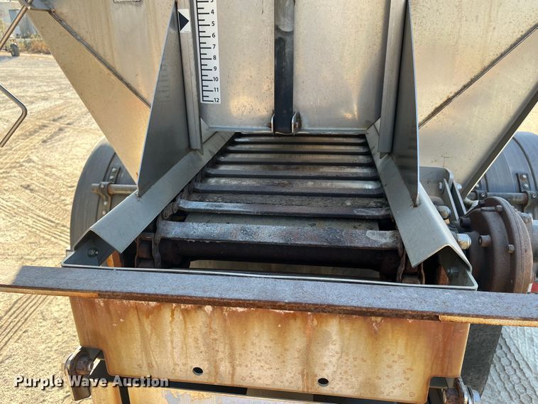 image for item DR7263 2000 International 8100  spreader truck