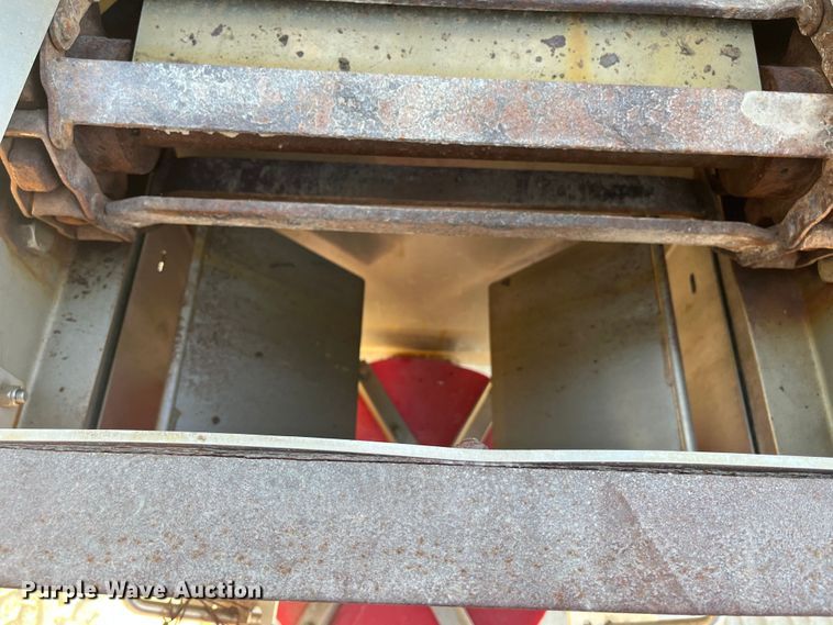 image for item DR7263 2000 International 8100  spreader truck