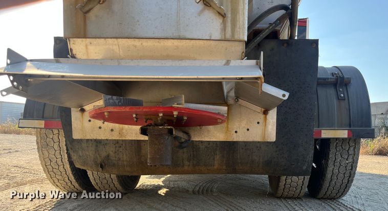 image for item DR7263 2000 International 8100  spreader truck