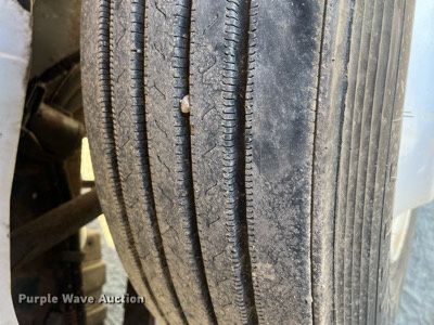 image for item DR7263 2000 International 8100  spreader truck