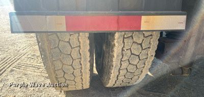 image for item DR7263 2000 International 8100  spreader truck