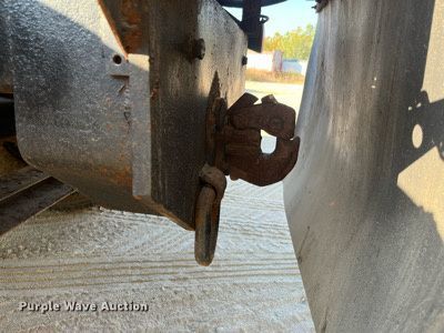 image for item DR7263 2000 International 8100  spreader truck