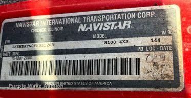 image for item DR7263 2000 International 8100  spreader truck