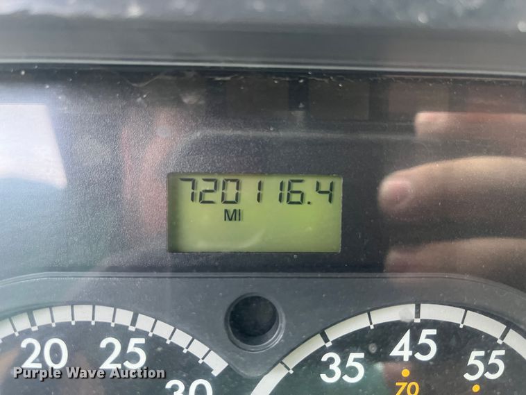 image for item DR7266 2011 Freightliner Cascadia  semi truck