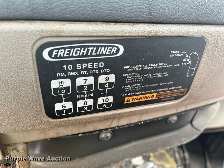 image for item DR7266 2011 Freightliner Cascadia  semi truck