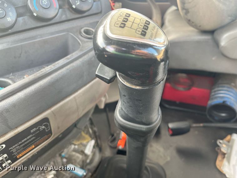 image for item DR7266 2011 Freightliner Cascadia  semi truck