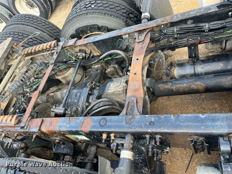 image for item DR7266 2011 Freightliner Cascadia  semi truck