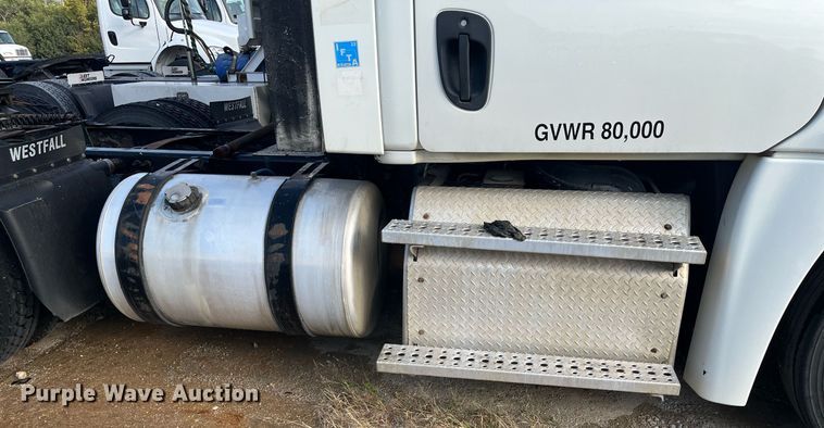 image for item DR7266 2011 Freightliner Cascadia  semi truck