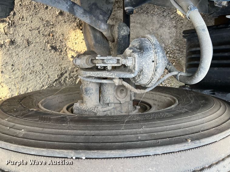 image for item DR7266 2011 Freightliner Cascadia  semi truck