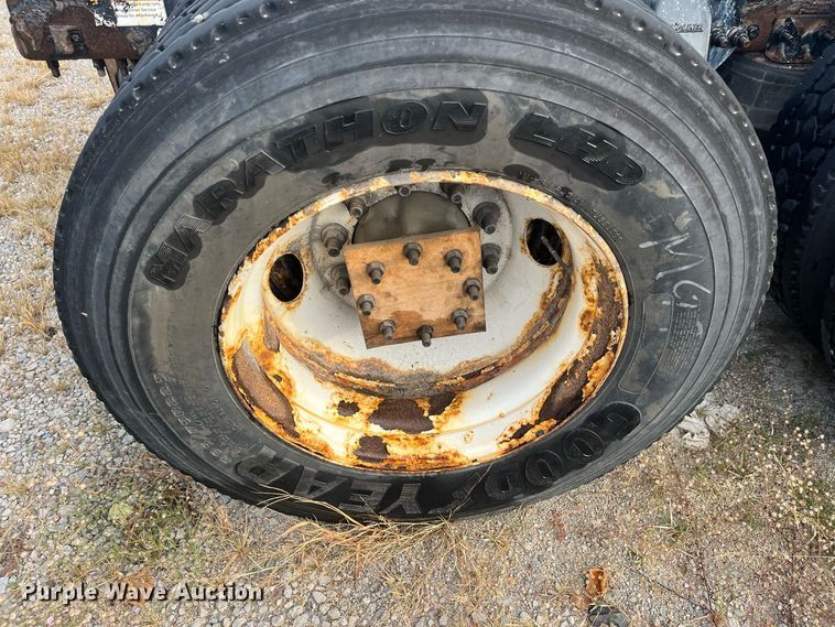 image for item DR7266 2011 Freightliner Cascadia  semi truck