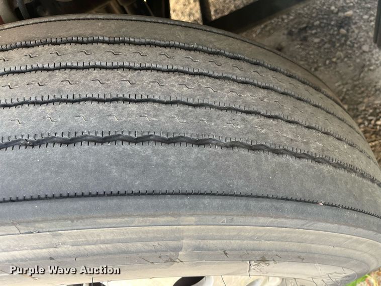 image for item DR7266 2011 Freightliner Cascadia  semi truck