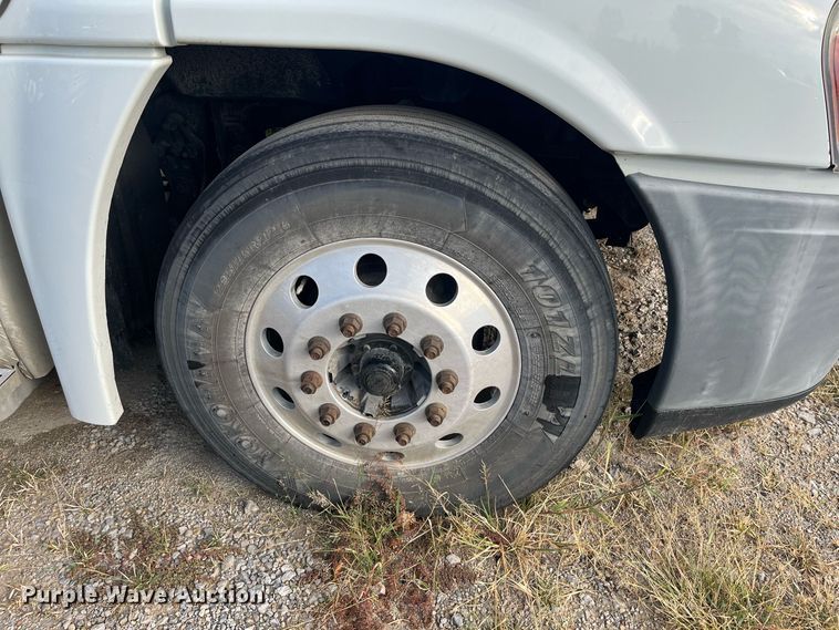 image for item DR7266 2011 Freightliner Cascadia  semi truck