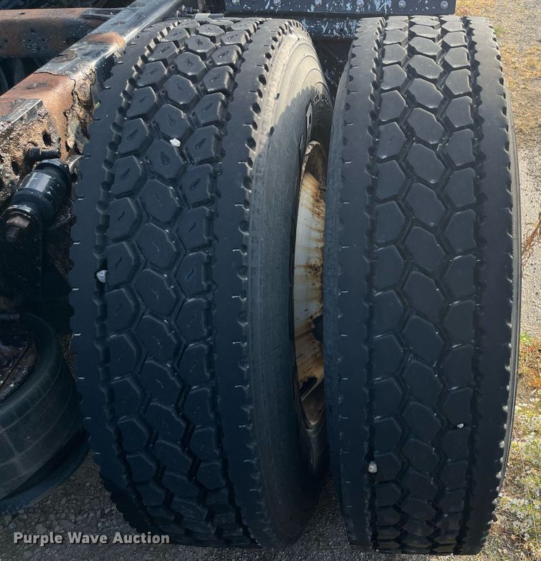 image for item DR7266 2011 Freightliner Cascadia  semi truck