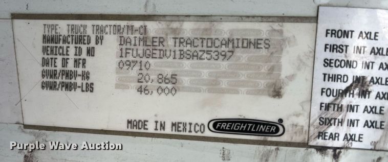 image for item DR7266 2011 Freightliner Cascadia  semi truck