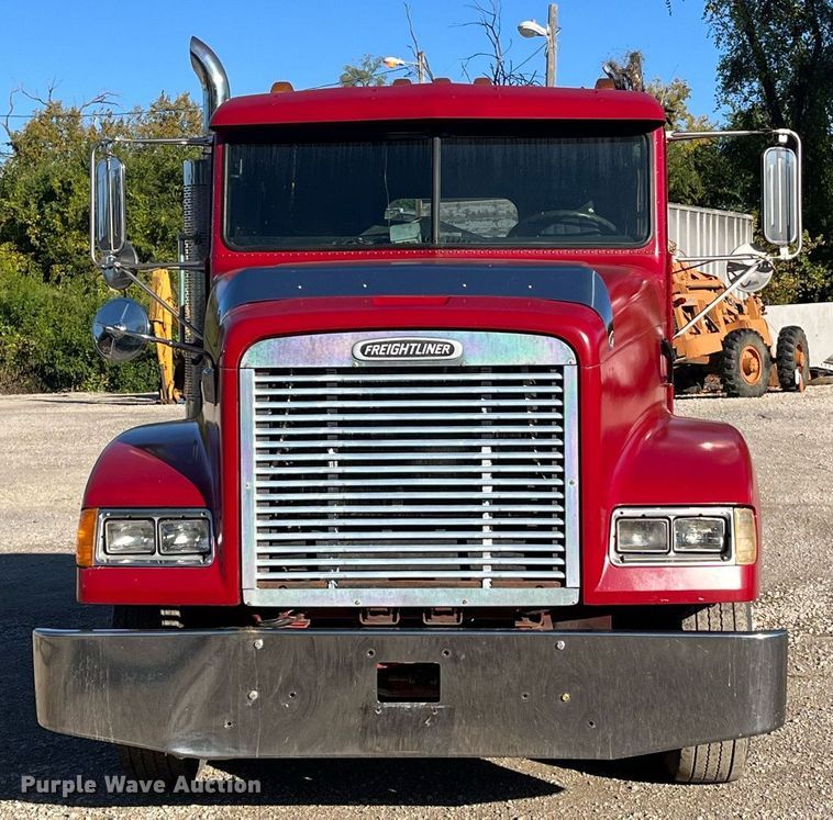 image for item DR7273 1996 Freightliner FLD  semi truck