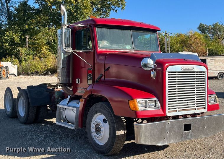 image for item DR7273 1996 Freightliner FLD  semi truck