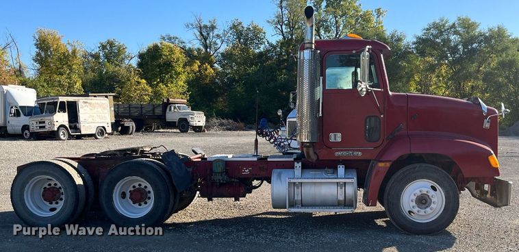 image for item DR7273 1996 Freightliner FLD  semi truck