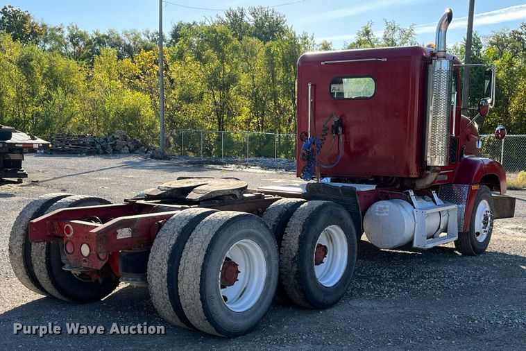 image for item DR7273 1996 Freightliner FLD  semi truck