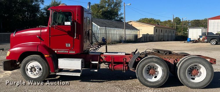 image for item DR7273 1996 Freightliner FLD  semi truck