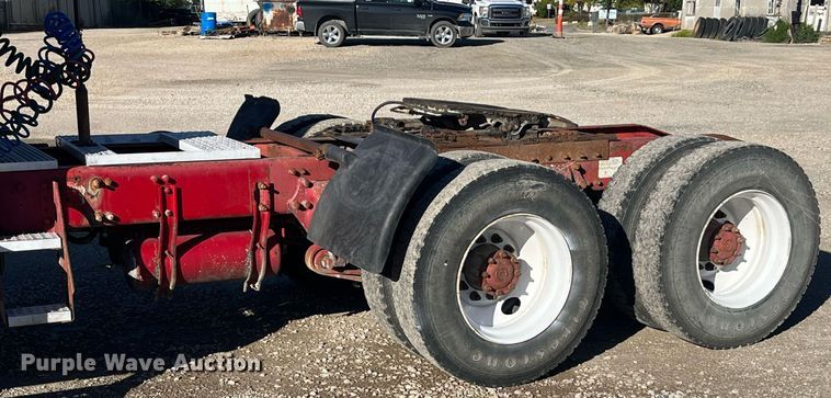 image for item DR7273 1996 Freightliner FLD  semi truck