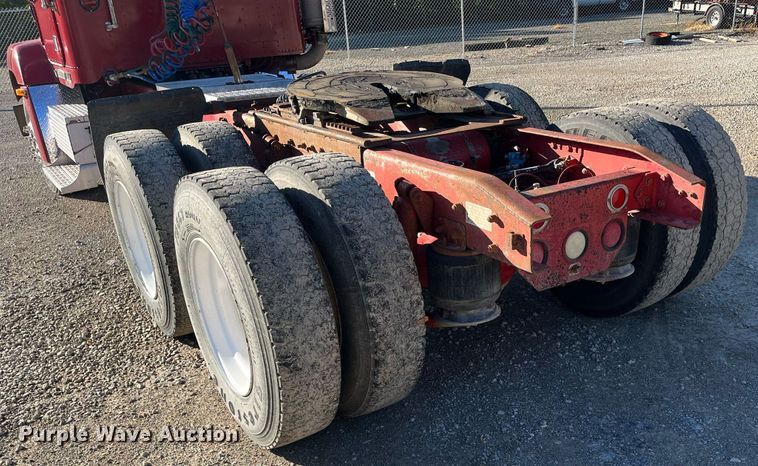 image for item DR7273 1996 Freightliner FLD  semi truck