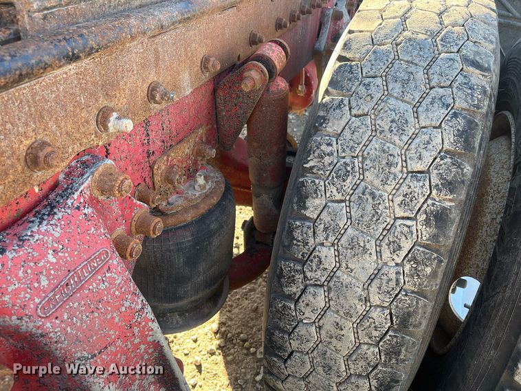 image for item DR7273 1996 Freightliner FLD  semi truck