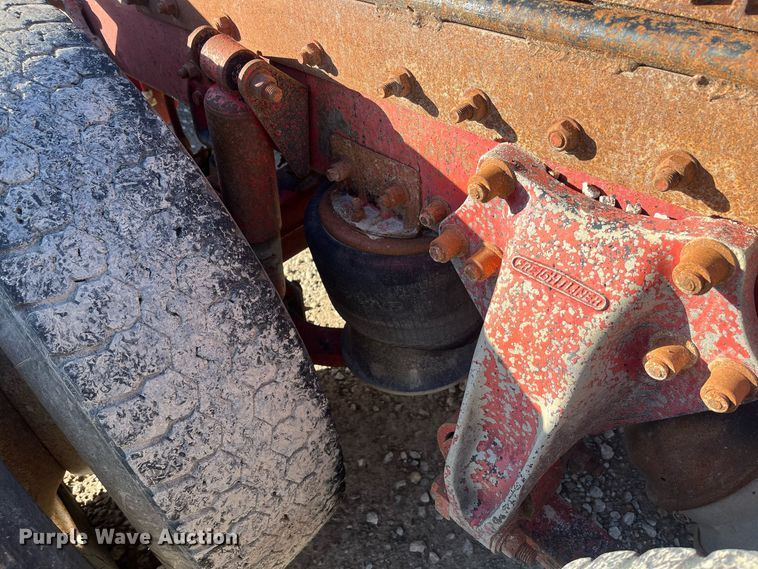 image for item DR7273 1996 Freightliner FLD  semi truck