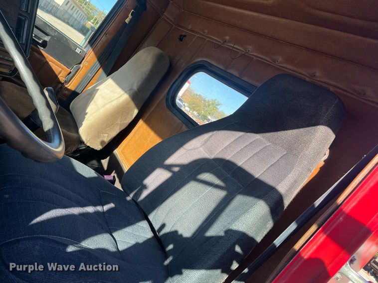 image for item DR7273 1996 Freightliner FLD  semi truck