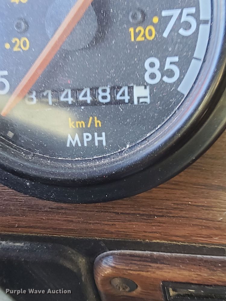 image for item DR7273 1996 Freightliner FLD  semi truck