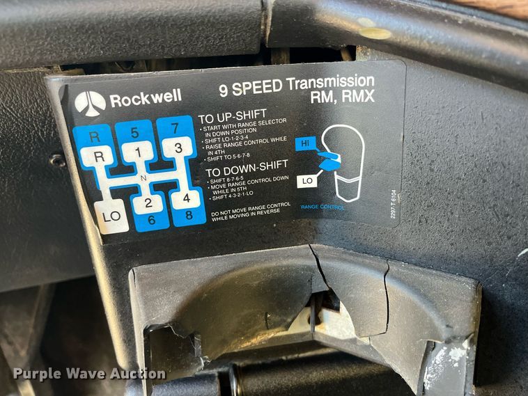 image for item DR7273 1996 Freightliner FLD  semi truck