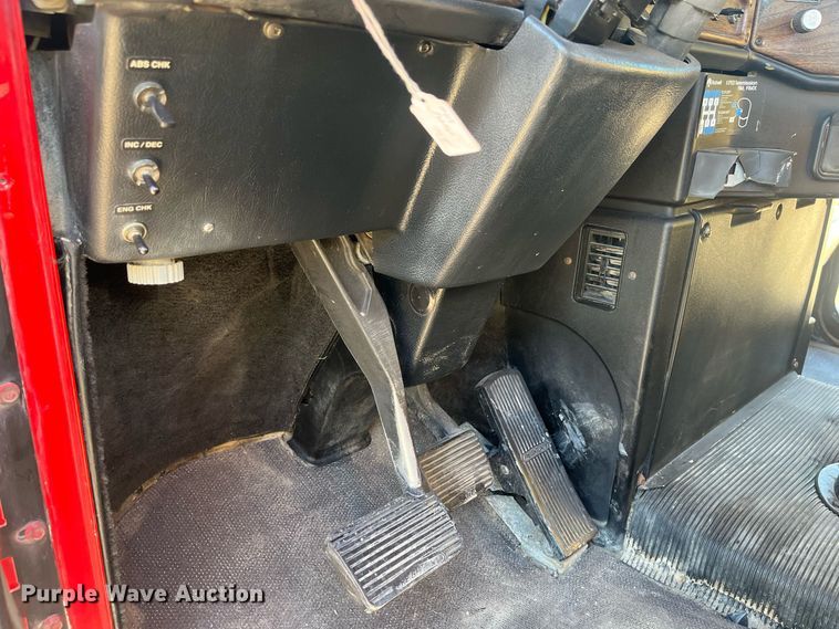 image for item DR7273 1996 Freightliner FLD  semi truck