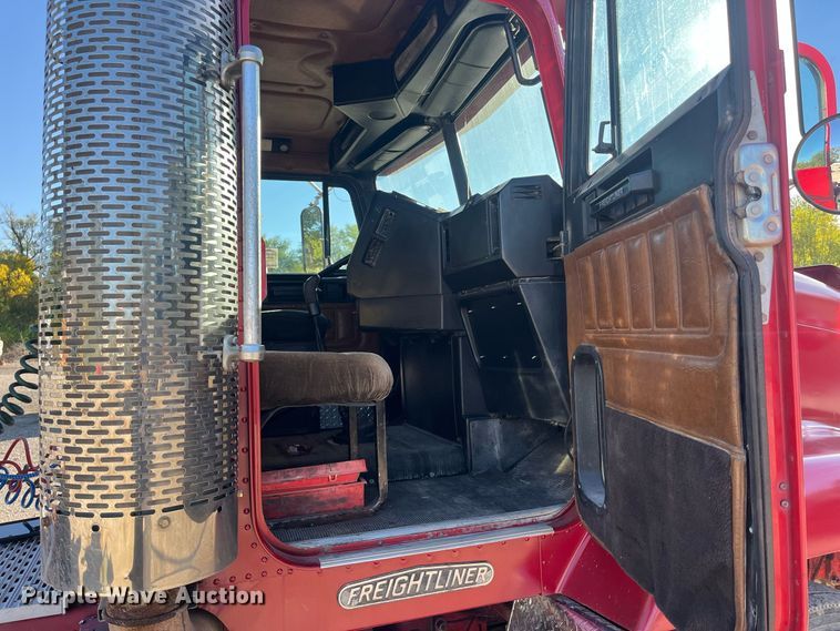 image for item DR7273 1996 Freightliner FLD  semi truck