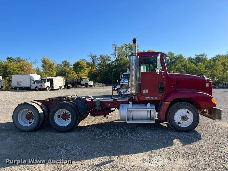 image for item DR7273 1996 Freightliner FLD  semi truck