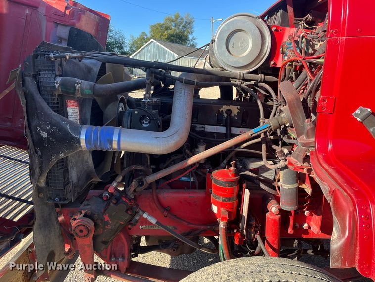 image for item DR7273 1996 Freightliner FLD  semi truck