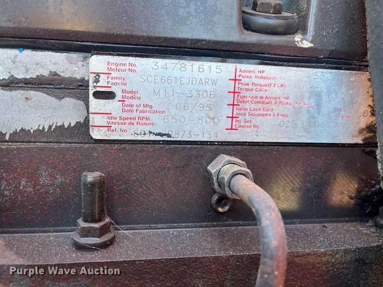 image for item DR7273 1996 Freightliner FLD  semi truck