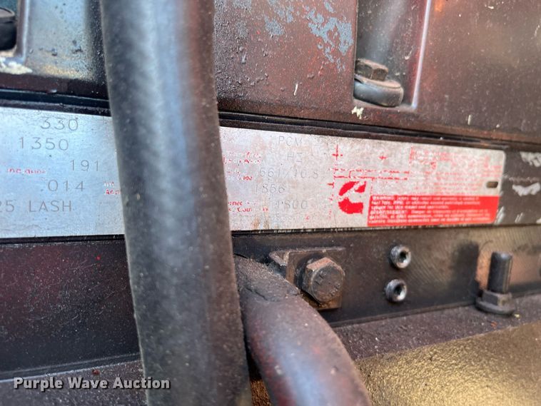 image for item DR7273 1996 Freightliner FLD  semi truck