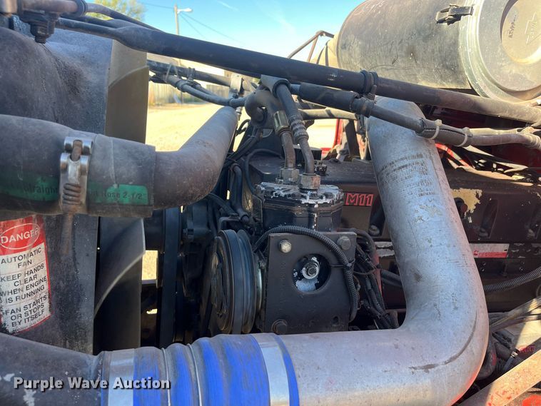 image for item DR7273 1996 Freightliner FLD  semi truck