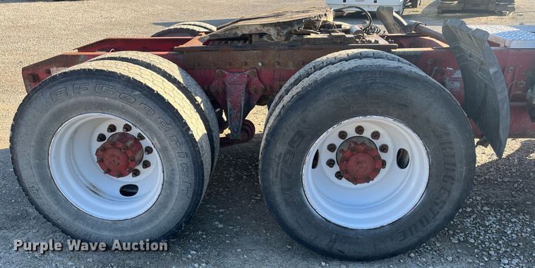 image for item DR7273 1996 Freightliner FLD  semi truck