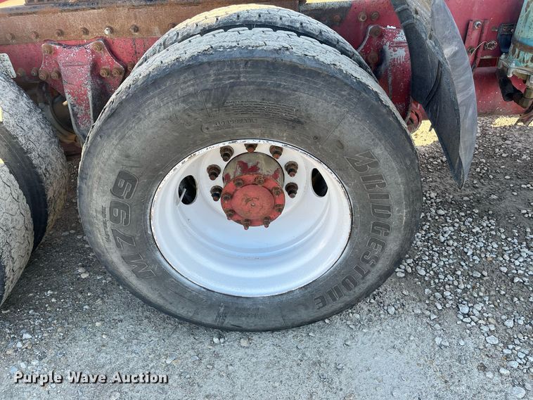 image for item DR7273 1996 Freightliner FLD  semi truck