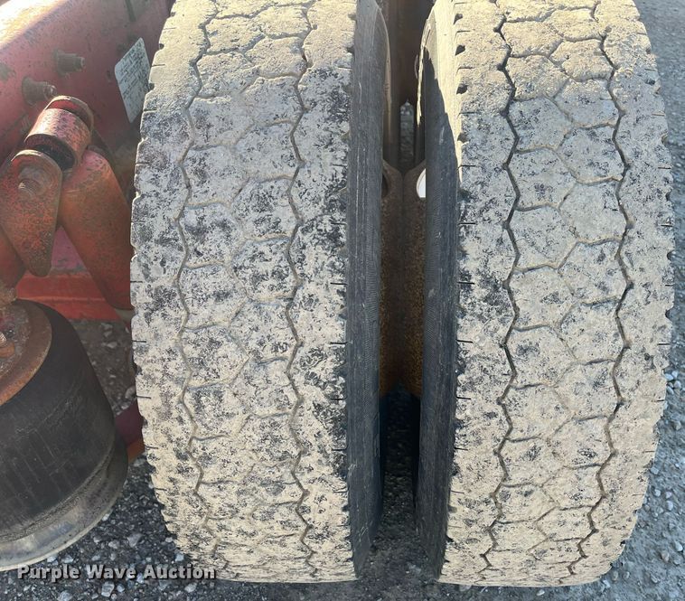 image for item DR7273 1996 Freightliner FLD  semi truck